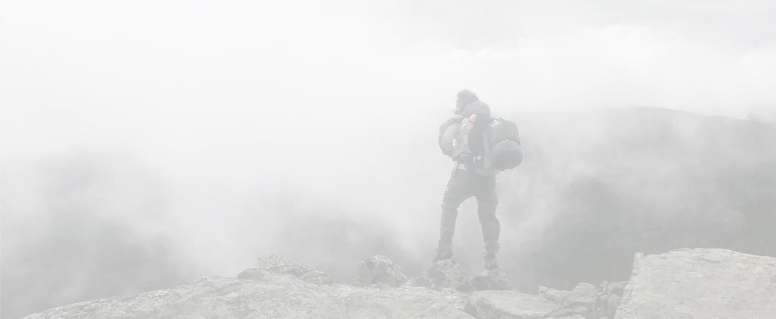 balazs-busznyak-3mtcyvbAqzM-unsplash Duffle Bag with Shoe Compartment